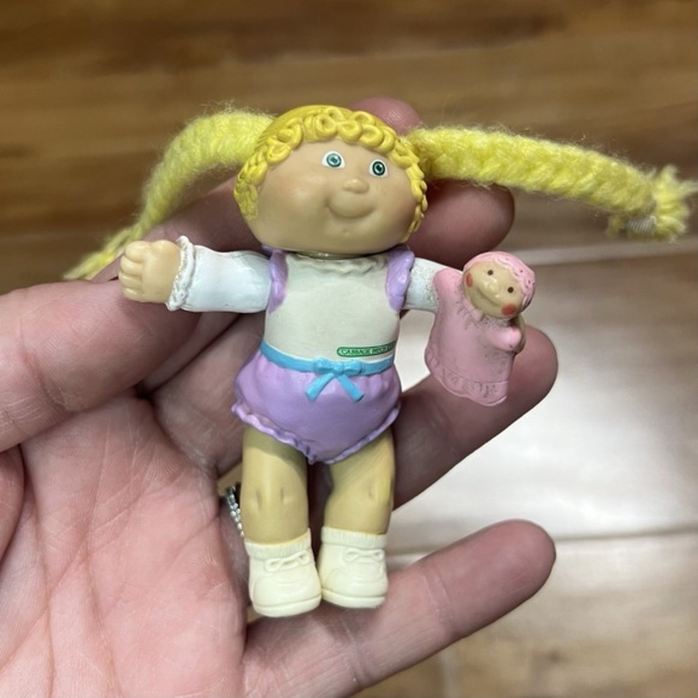1984 Cabbage Patch Kids GIRL in Romper w/Pink Doll Yellow YARN HAIR‎ 3.5" PVC